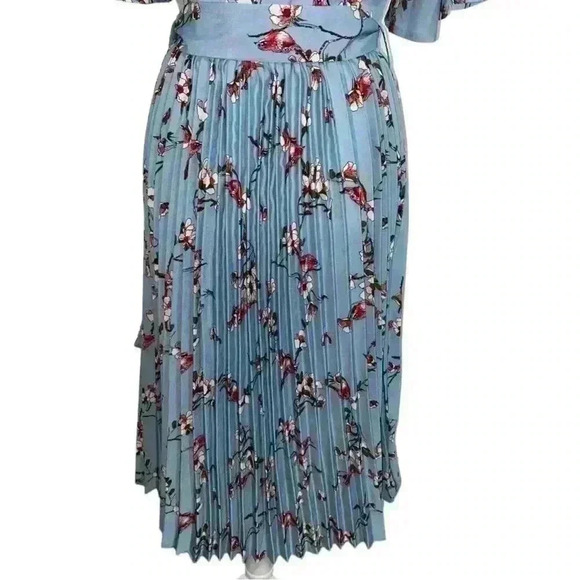 PrettyLittleThing Dusty Blue Floral Pleated Midi Dress-NWOT - Picture 7 of 9
